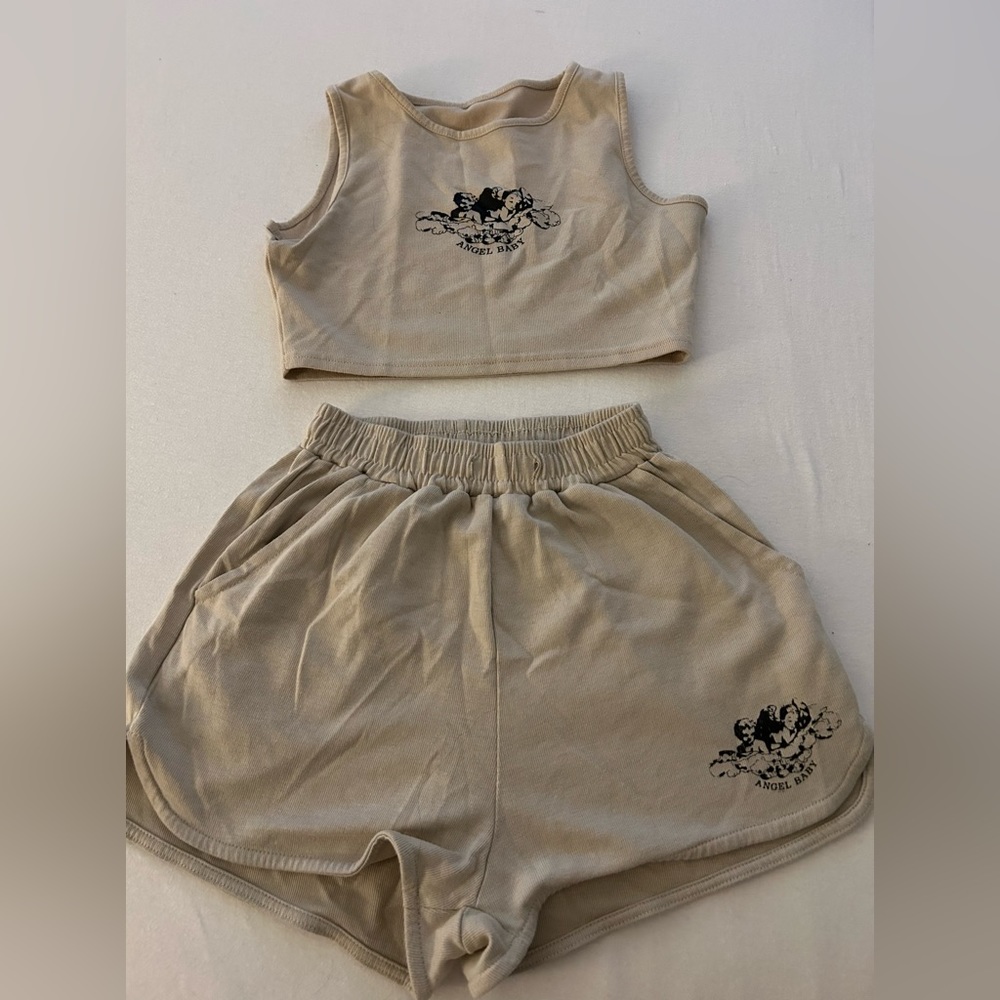 Matching top with bottoms